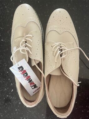 Dadawen Women's Cream Wingtip Lace-Up Sneakers